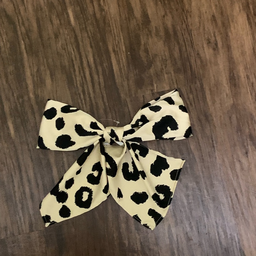 Anthropologie oversized hair bow clip
